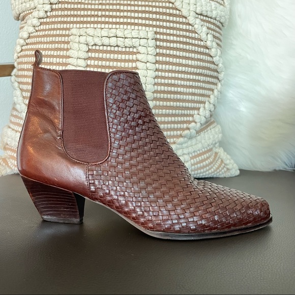 Vintage Valerie Stevens | Jerilyn Brown Woven Leather Ankle Boots | Size 7.5 - Picture 3 of 6